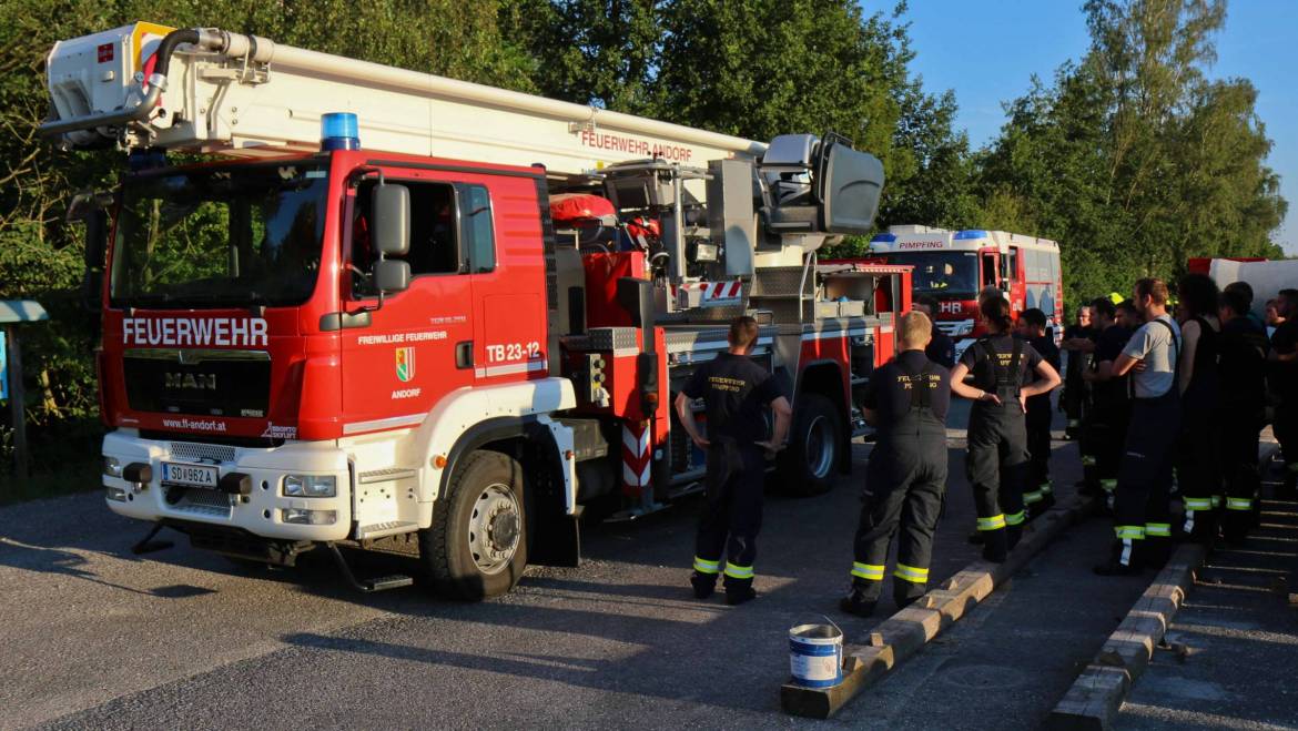 Monatsübung mit Teleskopmastbühne