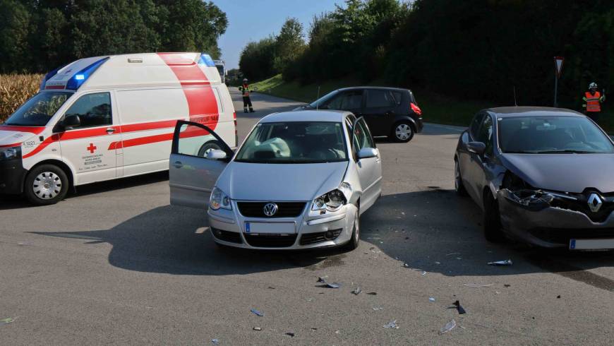 Verkehrsunfall im Kreuzungsbereich Laab