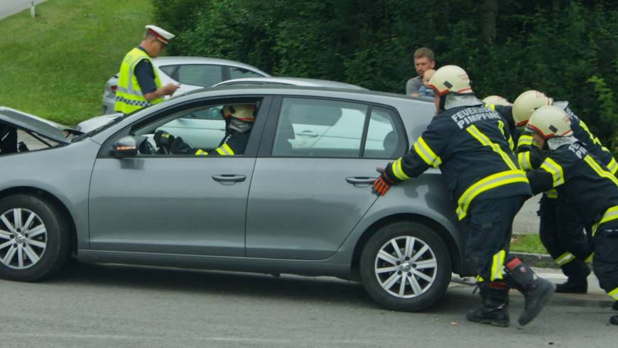 Auffahrunfall im Kreuzungsbereich Laab