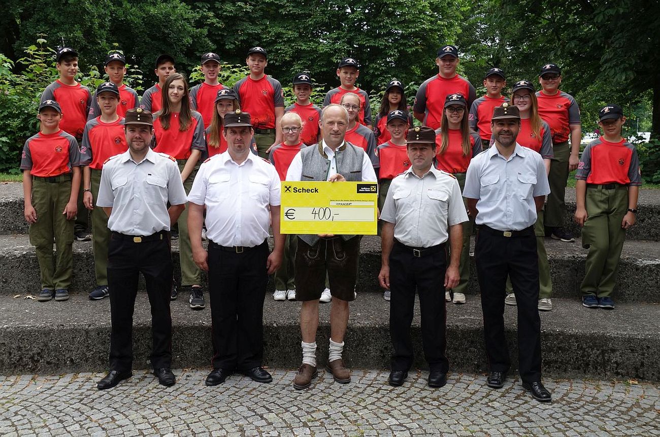 20190620_Spendenubergabe_an_die_Feuerwehrjugend_1_B1300