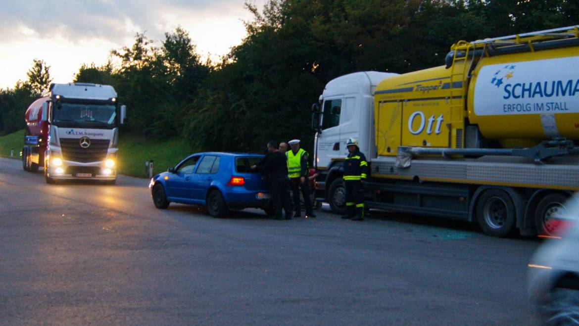 Verkehrsunfall im Kreuzungsbereich Laab