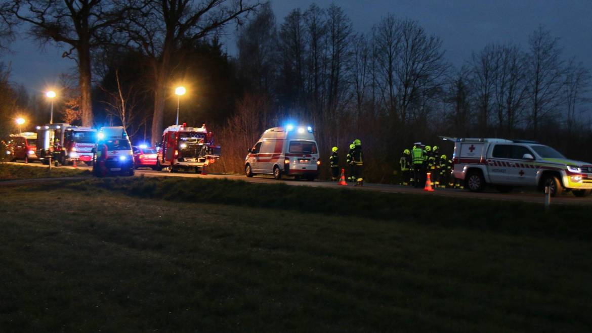 Verkehrsunfall mit eingeklemmter Person in Andorf