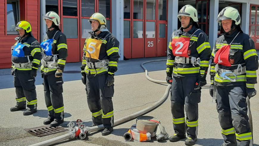 Leistungsprüfung Branddienst in Gold