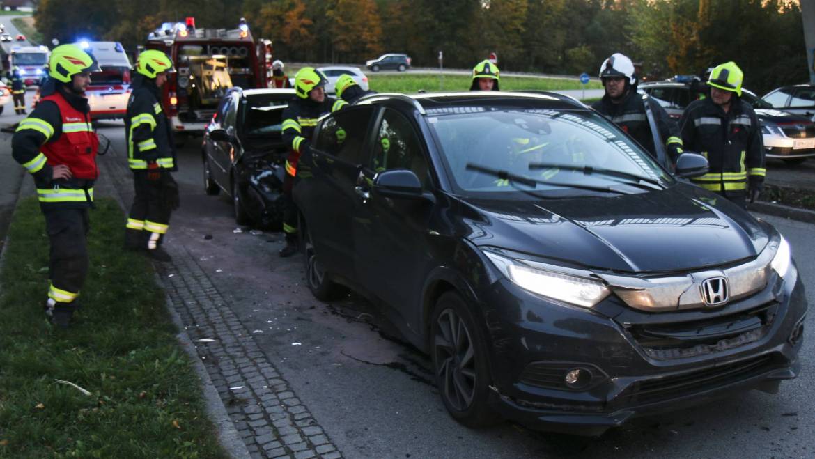 Verkehrsunfall im Kreuzungsbereich Laab