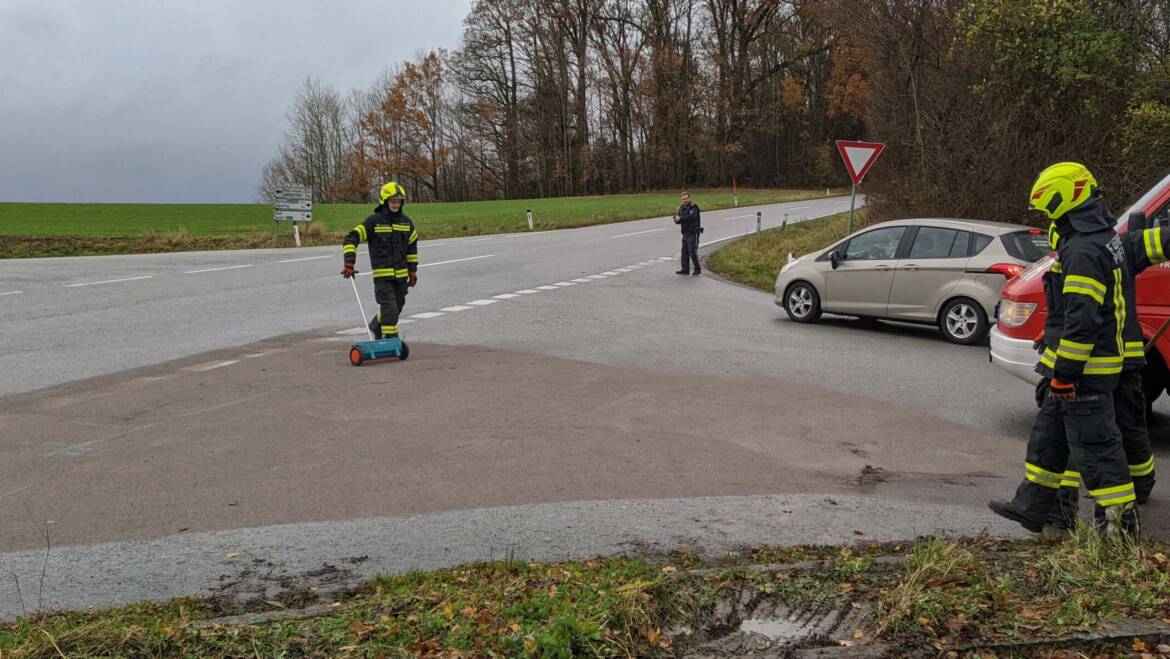 Ölspur im Kreuzungsbereich Laab