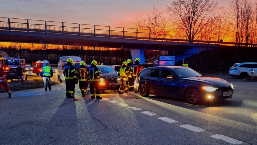 Verkehrsunfall im Kreuzungsbereich Laab