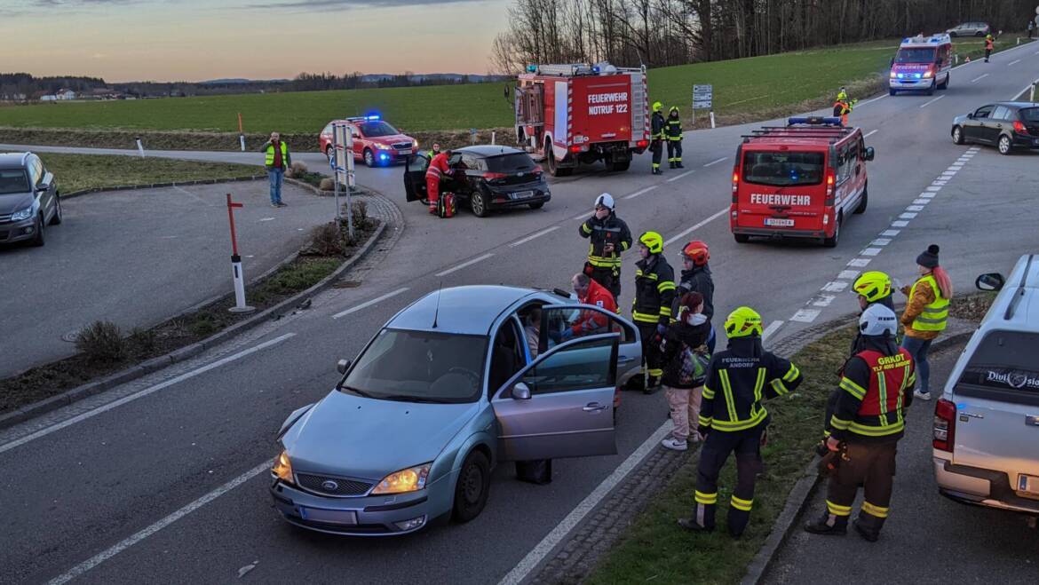 Verkehrsunfall im Kreuzungsbereich Laab