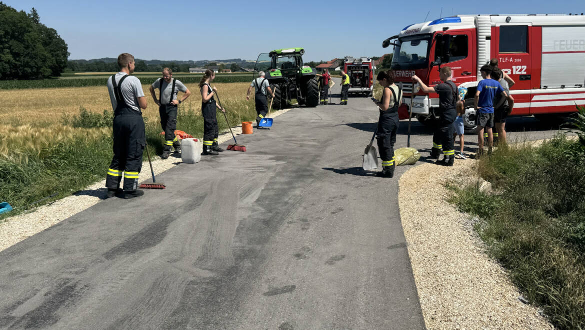 Ölspur im Kreuzungsbereich Humerleiten