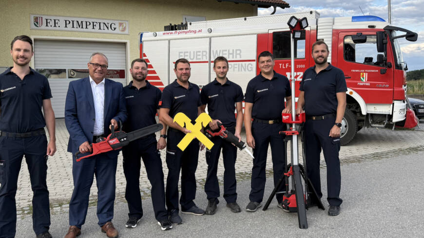 Raiffeisenbank Andorf unterstützt FF Pimpfing